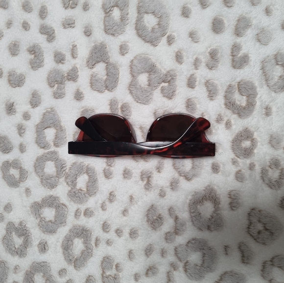 Sunglasses - Picture 4 of 7